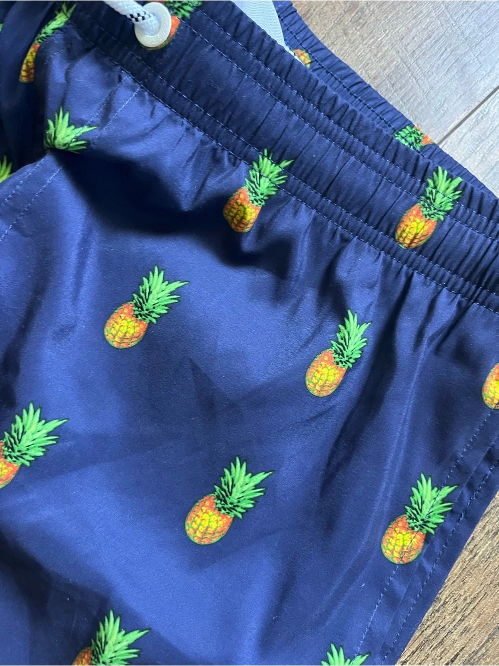 Maamgic NWT pineapple swim trunks men’s size medium